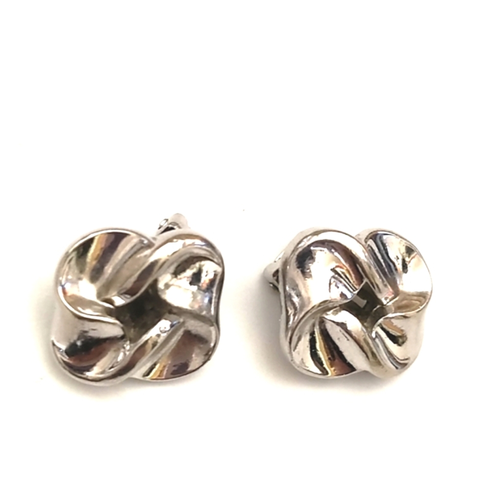 CROWN TRIFARI VINTAGE PAT PENDING SILVER-TONE KNOT BUTTON CLIP-ON 3/4" EARRINGS - Picture 3 of 10
